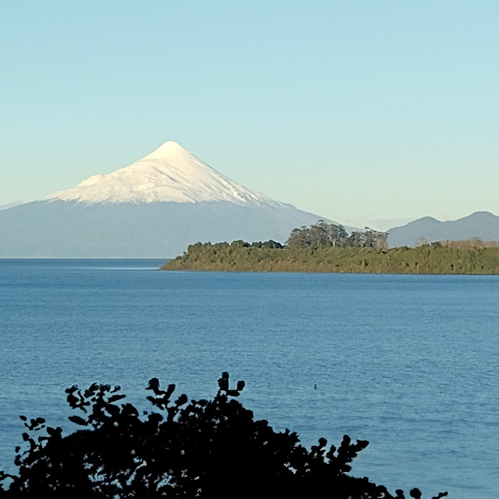 ¡Propiedad de 880 m2 en Puerto Varas con hermosa vista al lago y volcanes!